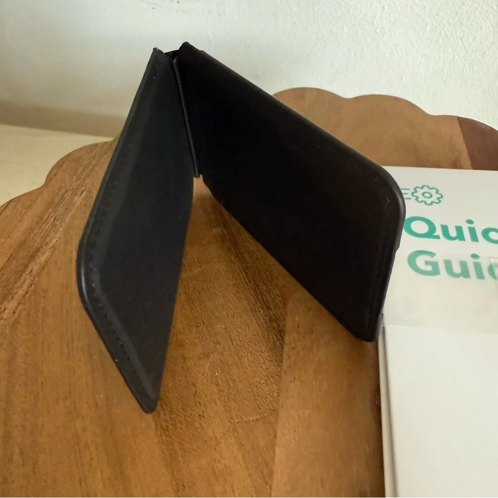 Halo lock Geo Wallet Stand and Card Holder